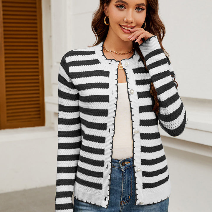 Damer modern cardigan med unika ränder och strukturerad design Mirla-Eva Jonsson