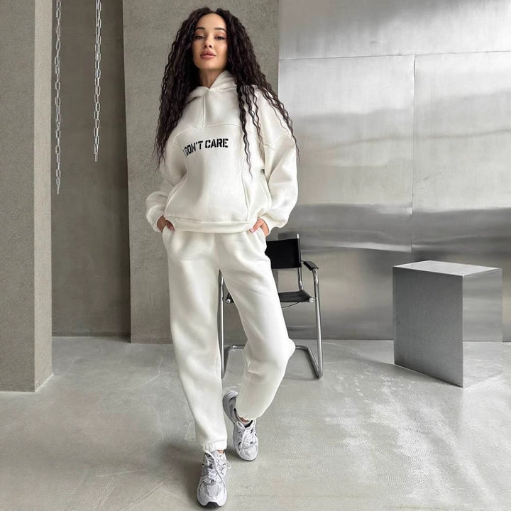 Damer modern hoodie med iögonfallande tryck Mirla-Eva Jonsson