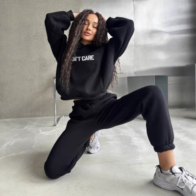 Damer modern hoodie med iögonfallande tryck Mirla-Eva Jonsson