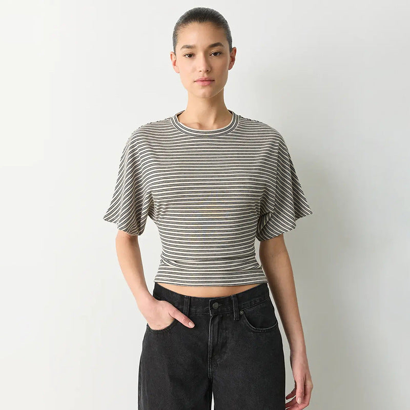 Damer modern kortärmad topp med avslappnat randmönster och elegant skärning Mirla-Eva Jonsson