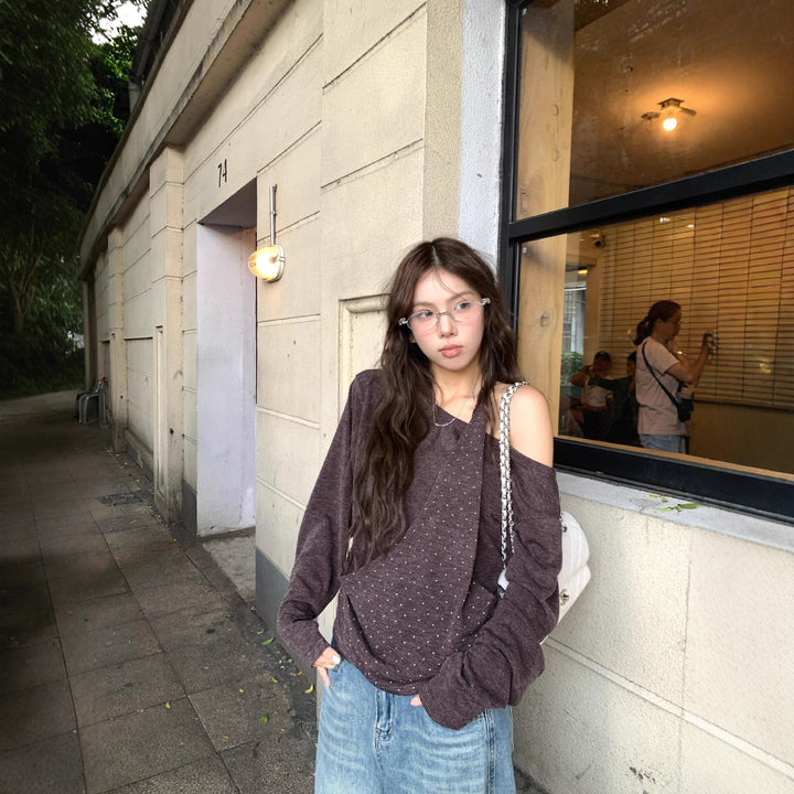 Damer modern topp med asymmetrisk halsringning och elegant rem Mirla-Eva Jonsson