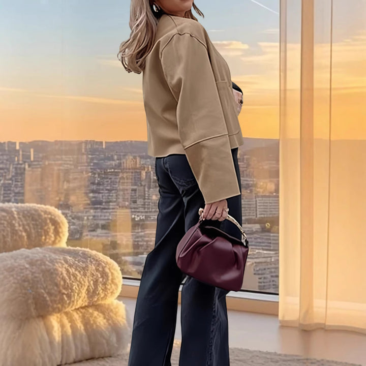 Damer moderna jacka i minimalistisk stil Mirla-Eva Jonsson