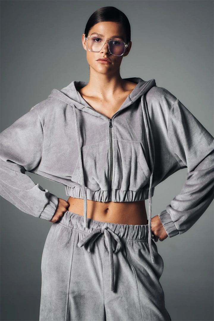 Damer modernt Cropped-fleece-set med huva och dragsko Mirla-Eva Jonsson