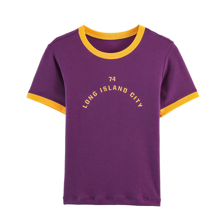 Damer modernt T-shirt med kontrasterande ärmar och tryckt text Mirla-Eva Jonsson