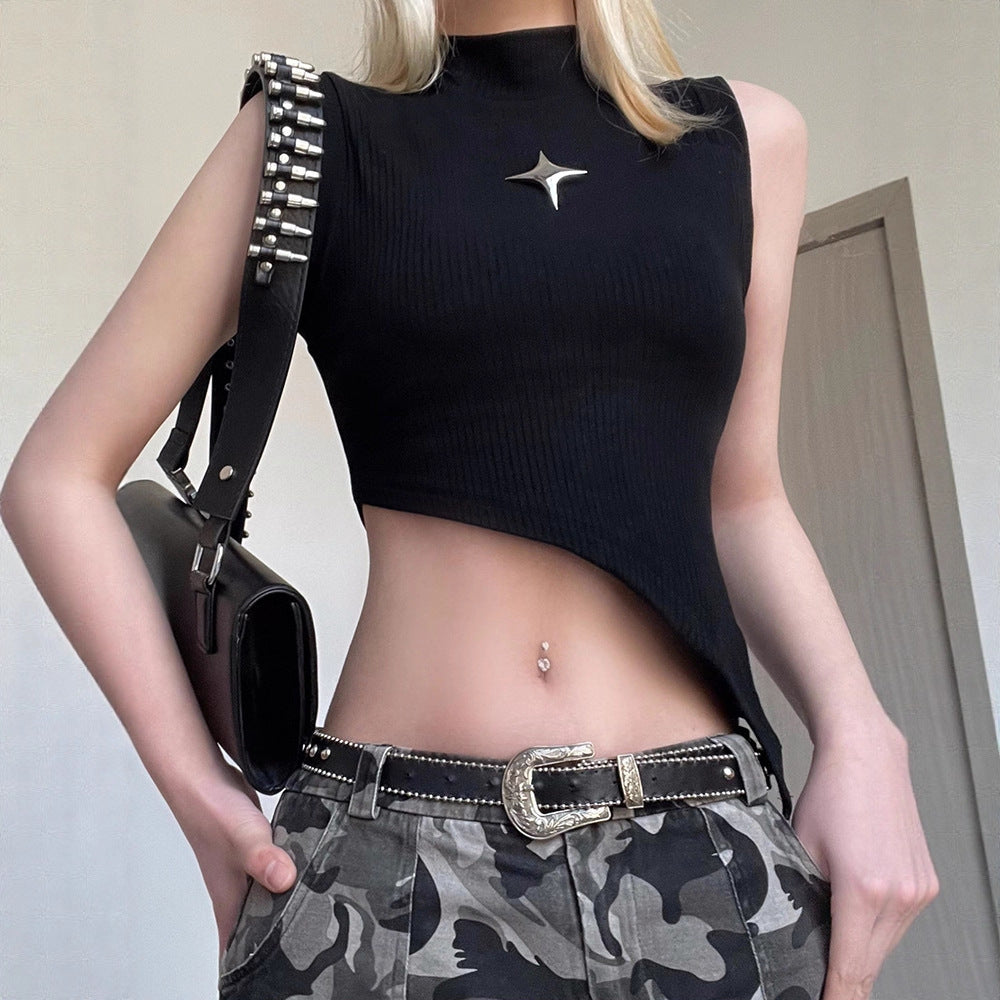 Damer modernt asymmetriskt överdel med elegant ståkrage och metalliska accenter Mirla-Eva Jonsson