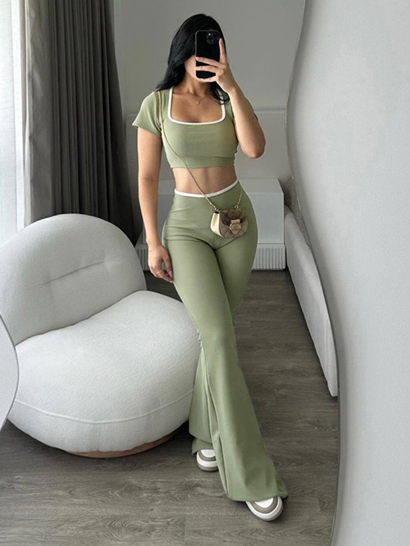 Damer modernt crop-top med figurnära skärning och vid byxa Mirla-Eva Jonsson