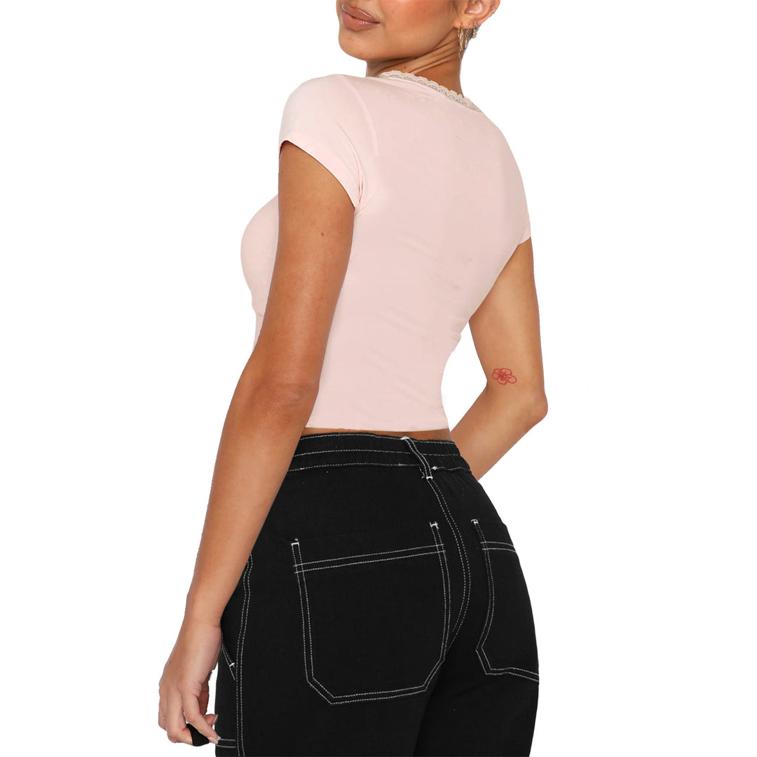 Damer modernt cropped T-shirt med fyrkantig u-ringning och fina spetsdetaljer Mirla-Eva Jonsson
