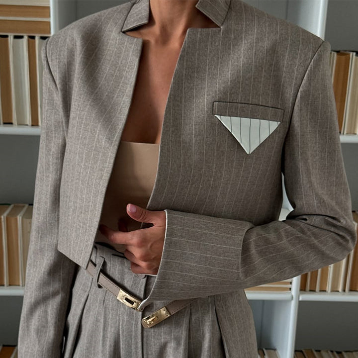 Damer modernt cropped blazer-set med vida byxor Mirla-Eva Jonsson