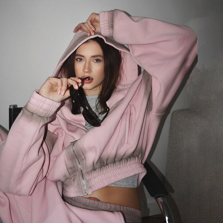 Damer modernt lounge-set med oversized huvtröja och vida byxor Mirla-Eva Jonsson