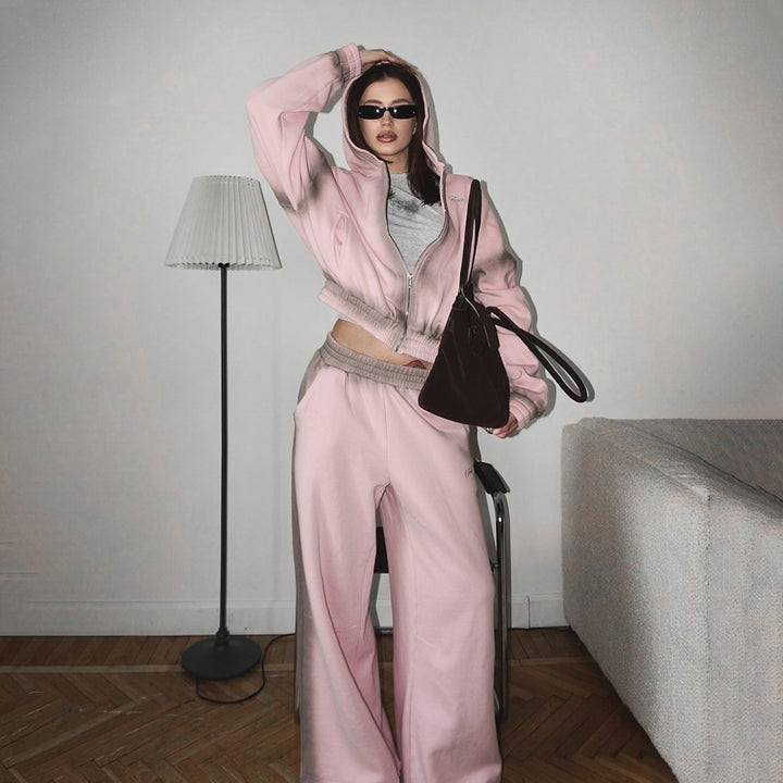 Damer modernt lounge-set med oversized huvtröja och vida byxor Mirla-Eva Jonsson
