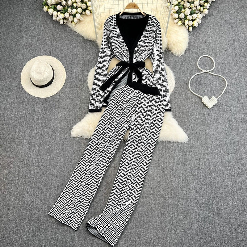 Damer modernt loungewear-set med grafiskt mönster och avslappnad passform Mirla-Eva Jonsson