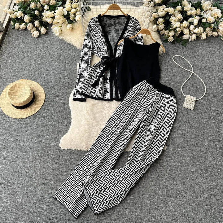 Damer modernt loungewear-set med grafiskt mönster och avslappnad passform Mirla-Eva Jonsson