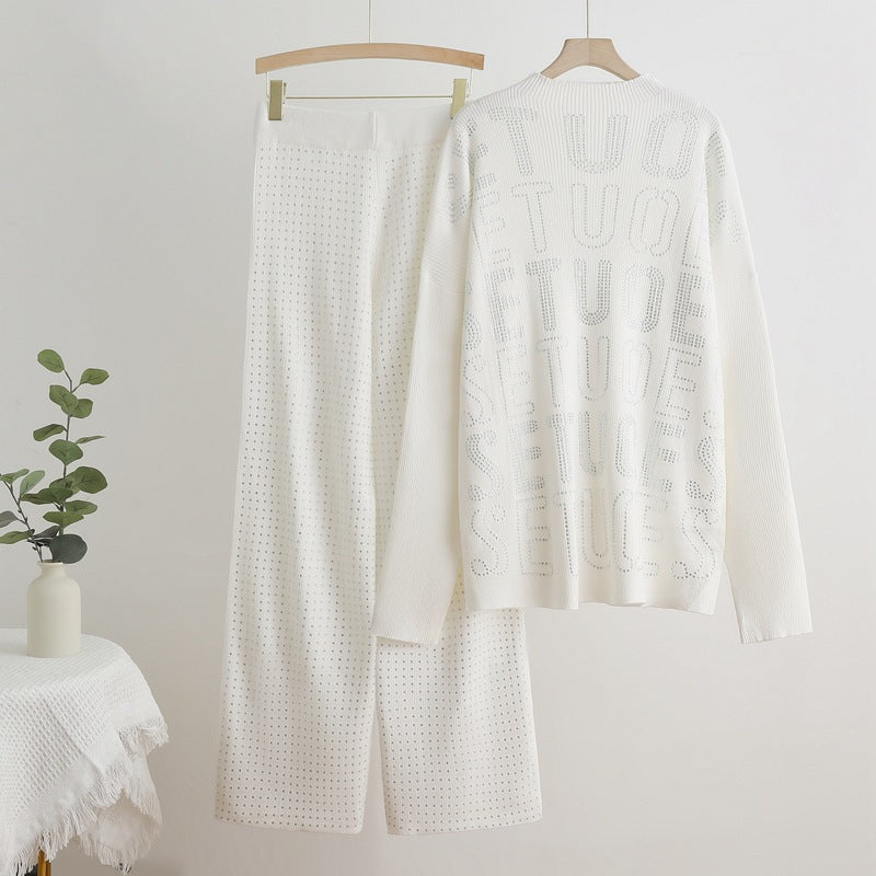 Damer modernt stickat loungewear-set med glittrande detaljer Mirla-Eva Jonsson