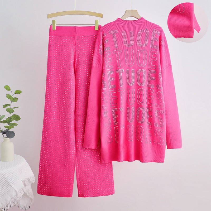 Damer modernt stickat loungewear-set med glittrande detaljer Mirla-Eva Jonsson