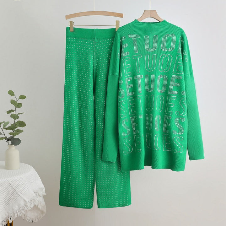 Damer modernt stickat loungewear-set med glittrande detaljer Mirla-Eva Jonsson