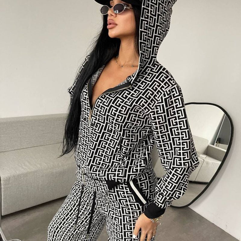 Damer modernt stickat loungewear-set med grafiskt mönster Mirla-Eva Jonsson