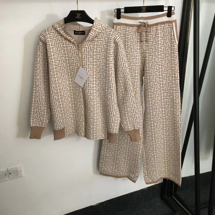 Damer modernt stickat loungewear-set med grafiskt mönster Mirla-Eva Jonsson