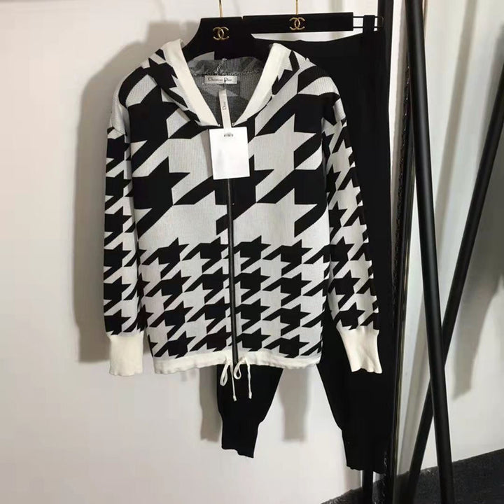 Damer modernt stickat loungewear-set med iögonfallande houndstooth-mönster Mirla-Eva Jonsson
