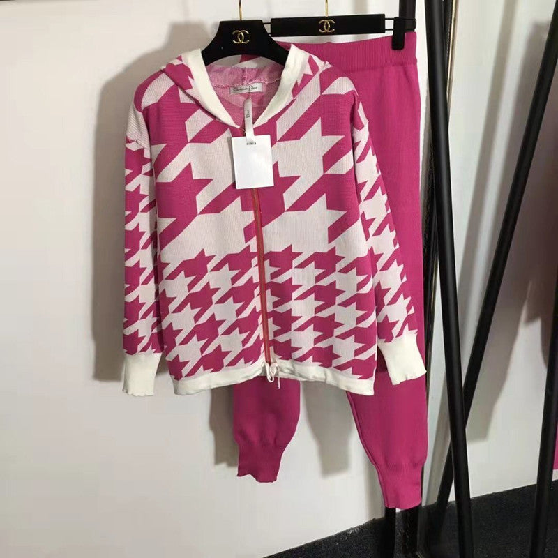 Damer modernt stickat loungewear-set med iögonfallande houndstooth-mönster Mirla-Eva Jonsson