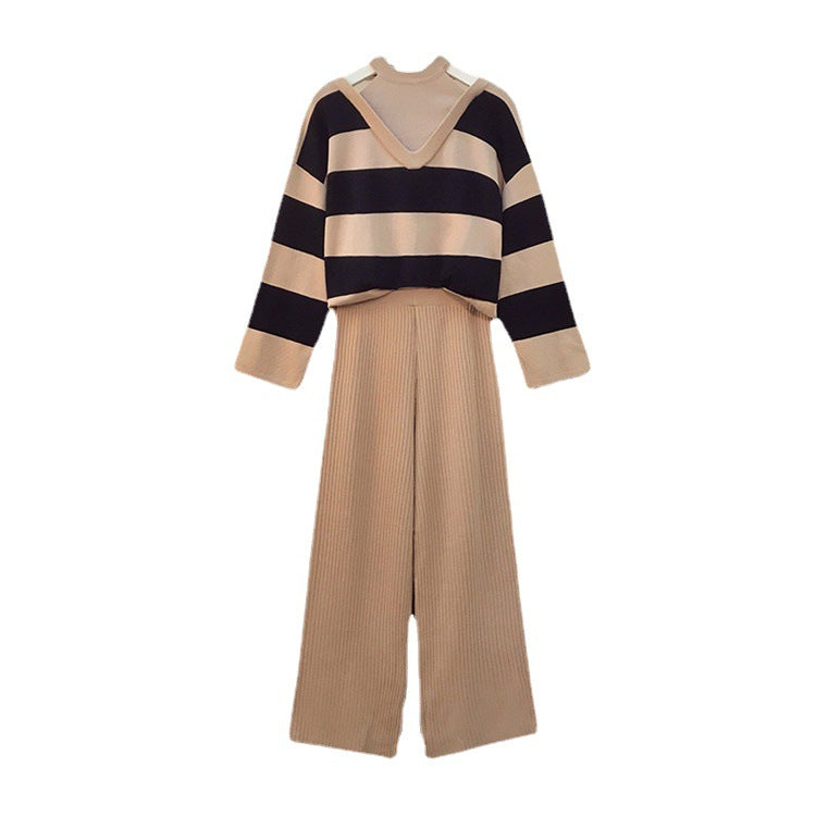 Damer modernt stickat loungewear-set med randmönster och hög krage Mirla-Eva Jonsson