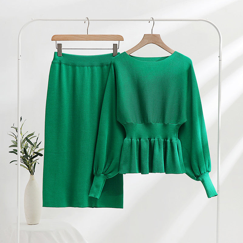 Damer modernt stickat loungewear-set med rynkat överdel och midi kjol Mirla-Eva Jonsson