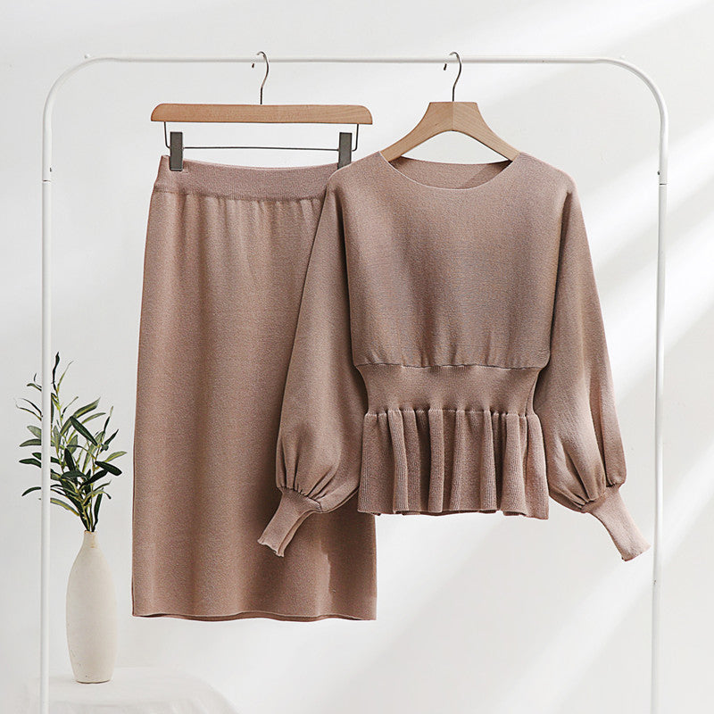 Damer modernt stickat loungewear-set med rynkat överdel och midi kjol Mirla-Eva Jonsson