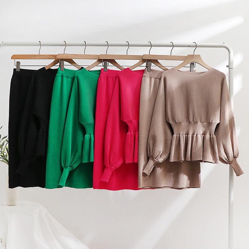 Damer modernt stickat loungewear-set med rynkat överdel och midi kjol Mirla-Eva Jonsson