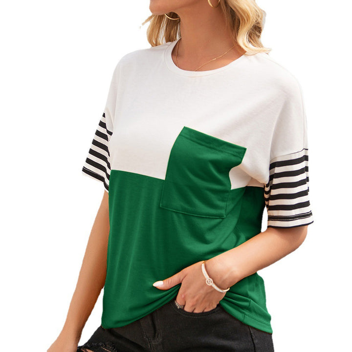 Damer modernt t-shirt med randiga ärmar och påsydd ficka Eva Jonsson-Eva Jonsson