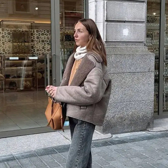 Damer modeshullsfälljacka med oversize passform och bred krage Eva Jonsson-Eva Jonsson