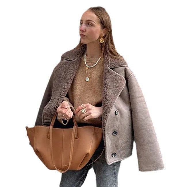 Damer modeshullsfälljacka med oversize passform och bred krage Eva Jonsson-Eva Jonsson