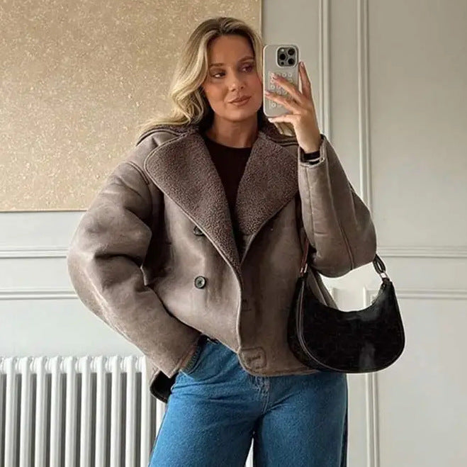 Damer modeshullsfälljacka med oversize passform och bred krage Eva Jonsson-Eva Jonsson