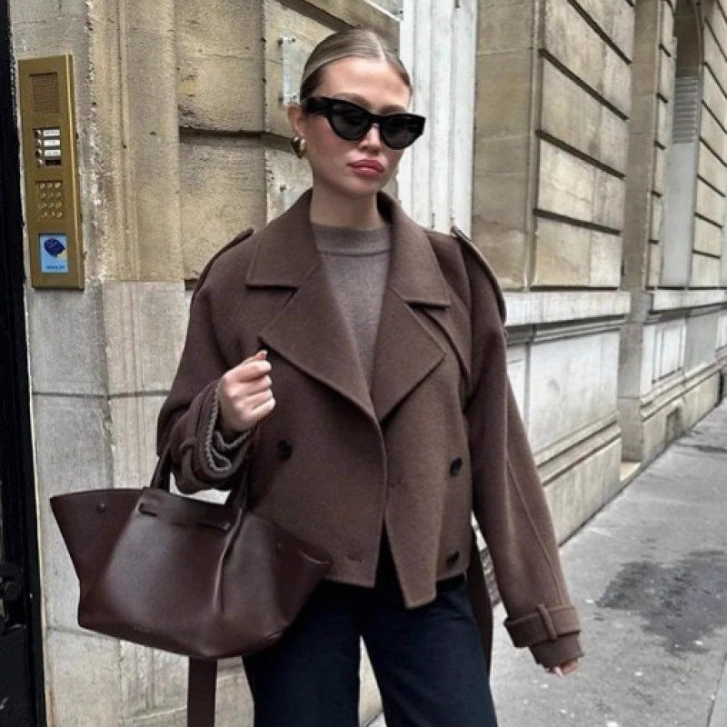 Damer modeskal trenchjacka med taillbar bälte och eleganta knappar Mirla-Eva Jonsson