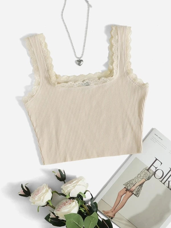 Damer modet grundläggande crop-top av fin ribbad struktur med spetskant Eva Jonsson-Eva Jonsson