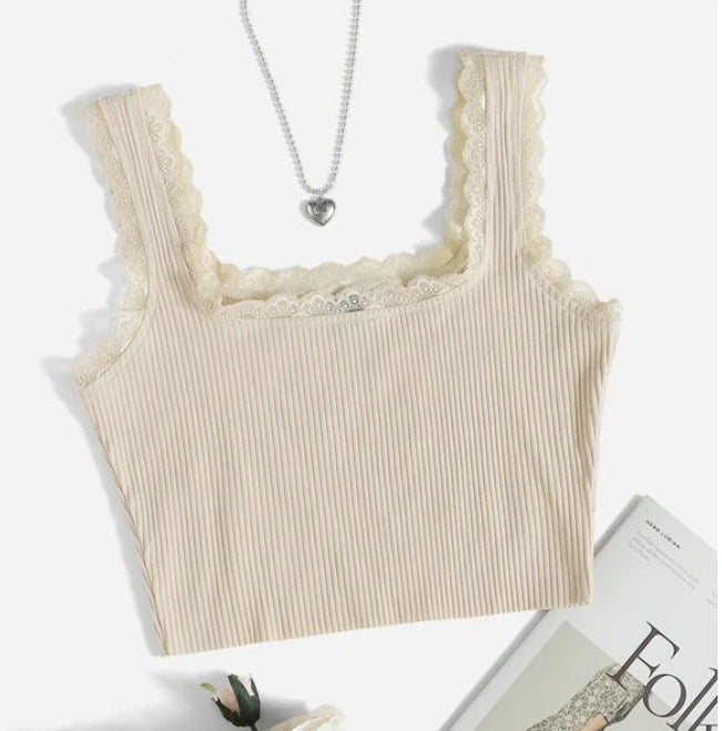 Damer modet grundläggande crop-top av fin ribbad struktur med spetskant Eva Jonsson-Eva Jonsson