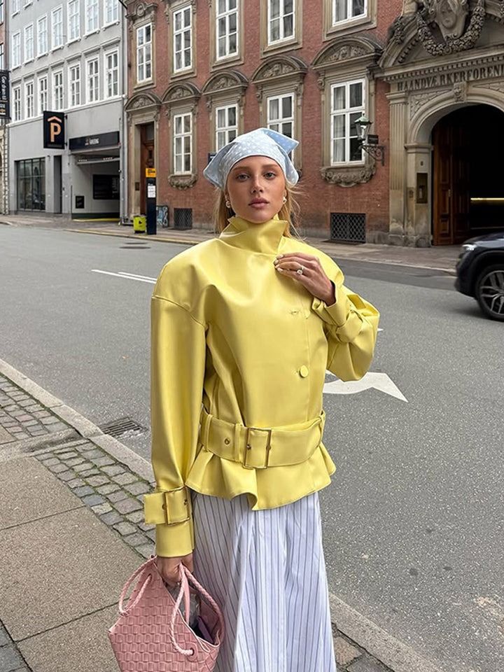 Damer modetransitionsjacka med figursydd snitt och förlängd nederkant Eva Jonsson-Eva Jonsson