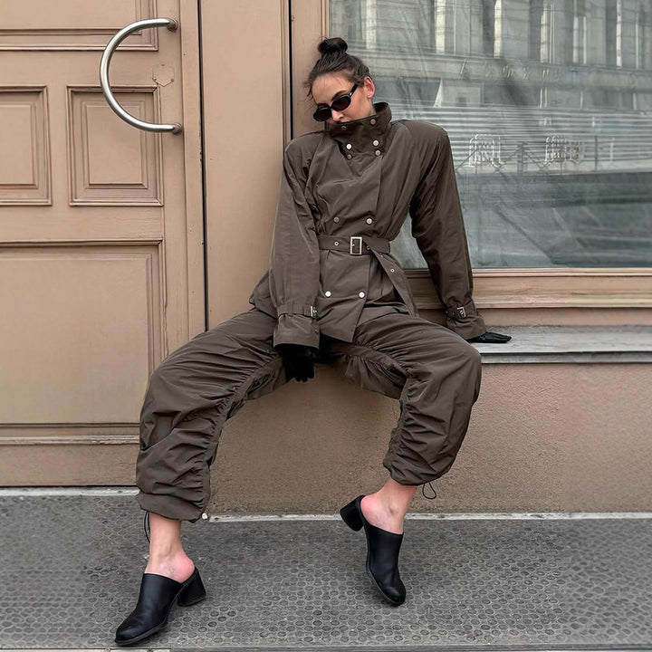 Damer modetrend Utility-jacka med midjebälte och trendiga knapppdetaljer Mirla-Eva Jonsson