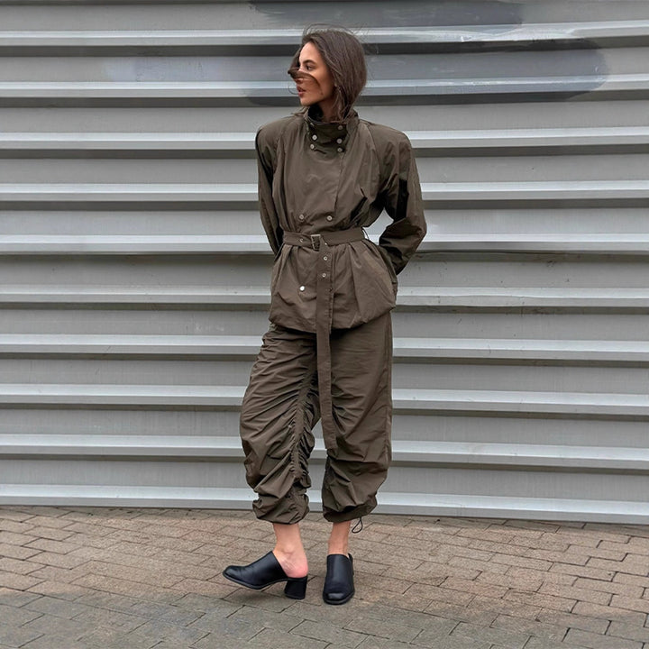Damer modetrend Utility-jacka med midjebälte och trendiga knapppdetaljer Mirla-Eva Jonsson