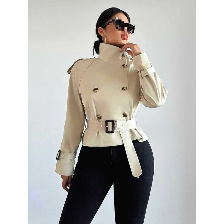 Damer modetrend cropped trenchcoat-jacka med elegant bälte Mirla-Eva Jonsson