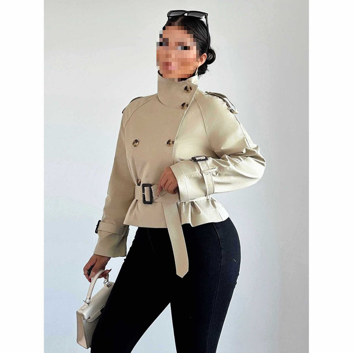 Damer modetrend cropped trenchcoat-jacka med elegant bälte Mirla-Eva Jonsson