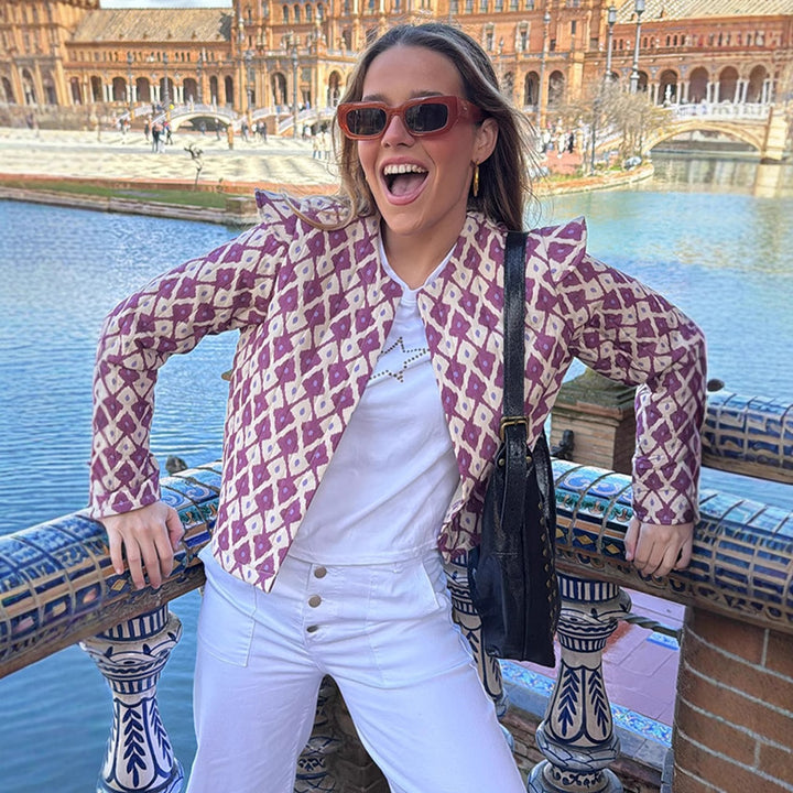 Damer modetrend jacka med volang och stiligt mönster Mirla-Eva Jonsson