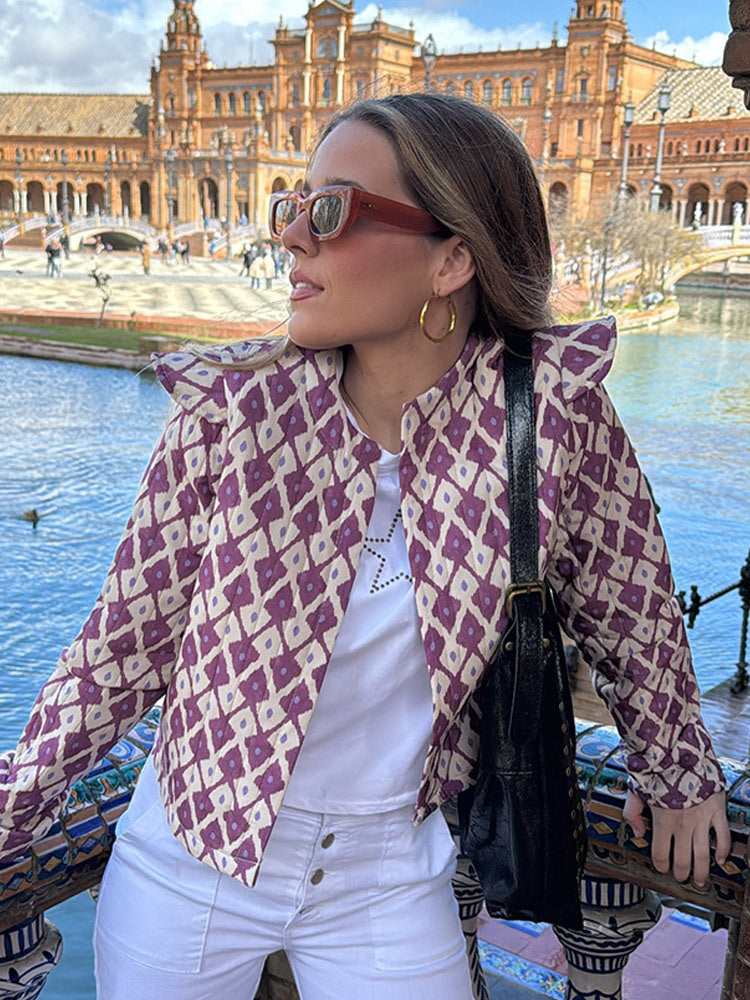 Damer modetrend jacka med volang och stiligt mönster Mirla-Eva Jonsson