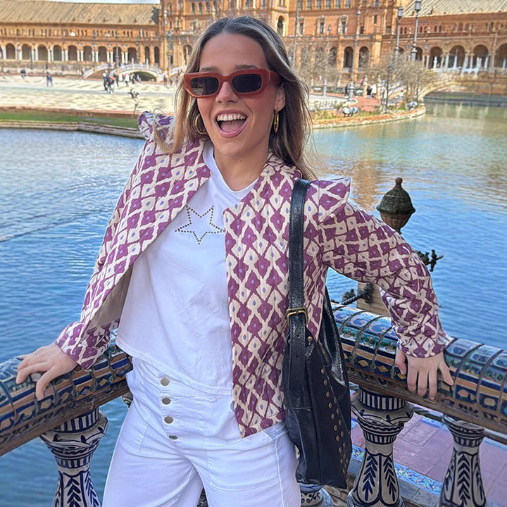 Damer modetrend jacka med volang och stiligt mönster Mirla-Eva Jonsson