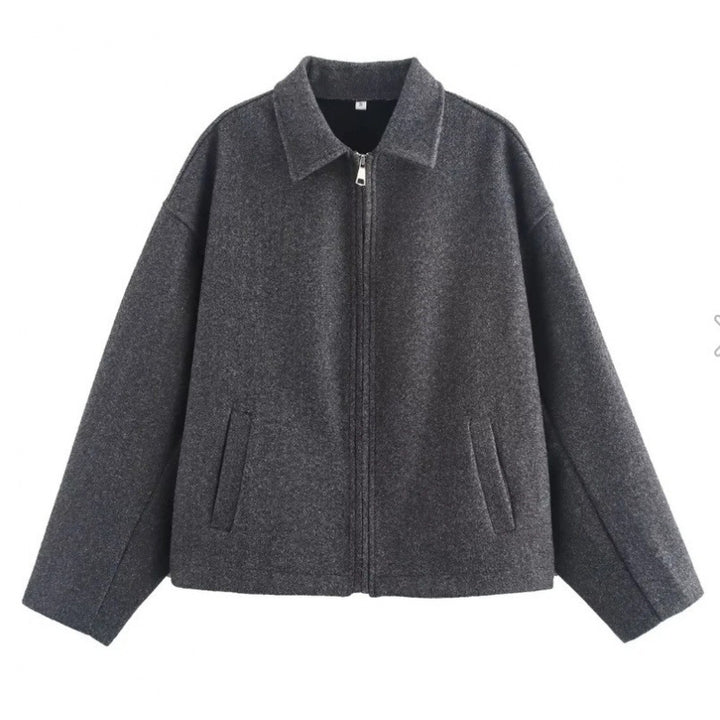 Damer modetrend kort jacka i avslappnad oversize-stil med eleganta detaljer Eva Jonsson-Eva Jonsson