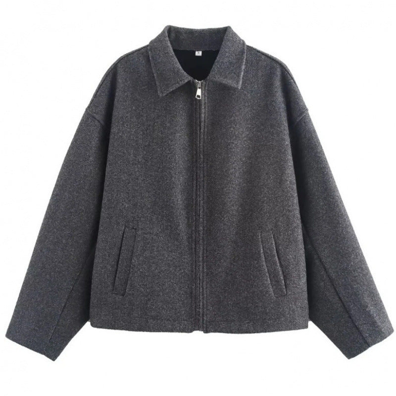 Damer modetrend kort jacka i avslappnad oversize-stil med eleganta detaljer Mirla-Eva Jonsson