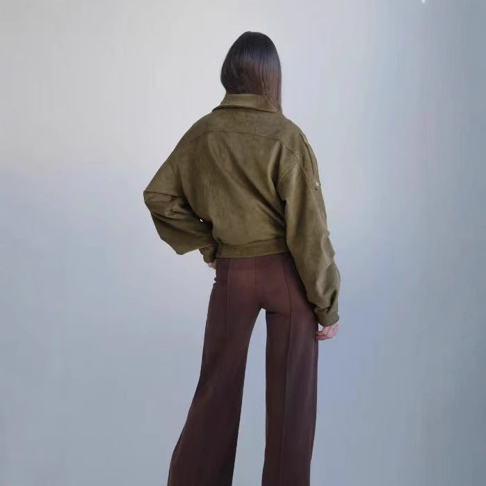 Damer modetrend läderjacka med lös passform och figursydd design Mirla-Eva Jonsson