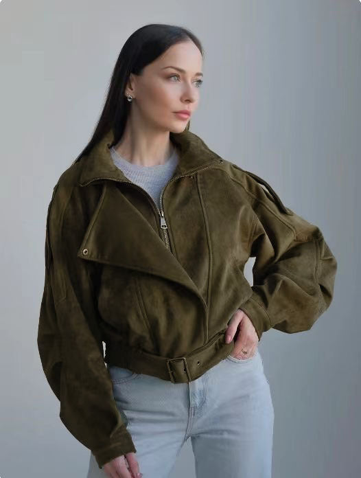 Damer modetrend läderjacka med lös passform och figursydd design Mirla-Eva Jonsson