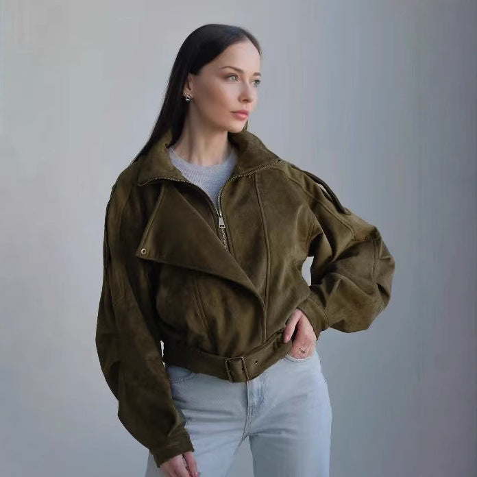 Damer modetrend läderjacka med lös passform och figursydd design Mirla-Eva Jonsson