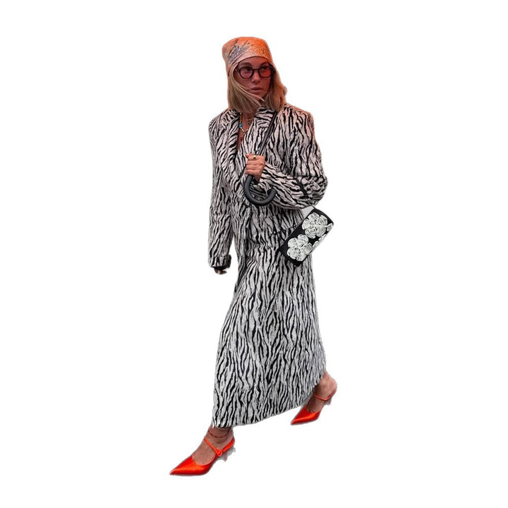 Damer modetrend lång kappa med djurmotiv Mirla-Eva Jonsson