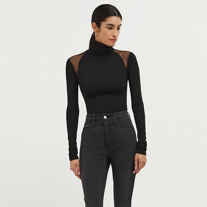 Damer modetrend långärmad bodysuit med rullkrage och transparenta insatser Mirla-Eva Jonsson
