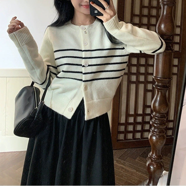 Damer modetrendig stickad cardigan Mirla-Eva Jonsson